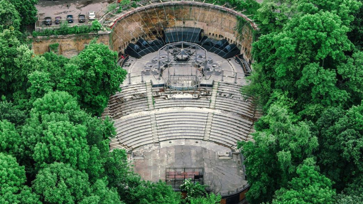 Тіньова душа Києва: п’ять місць, де історія шепоче крізь бетон і час, а тиша перетворюється на голос минулого